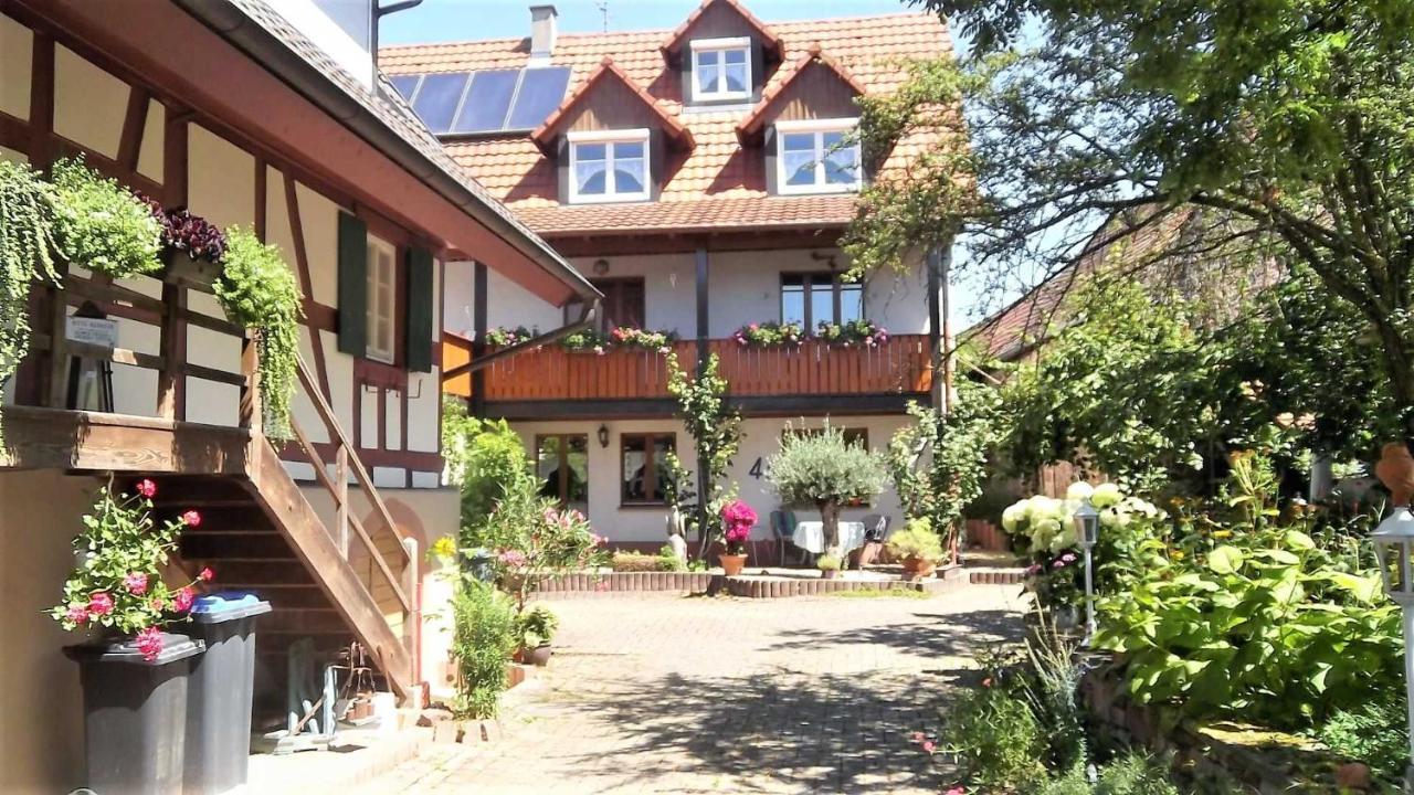 Galerie Über den Gärten Herbolzheim Exterior foto